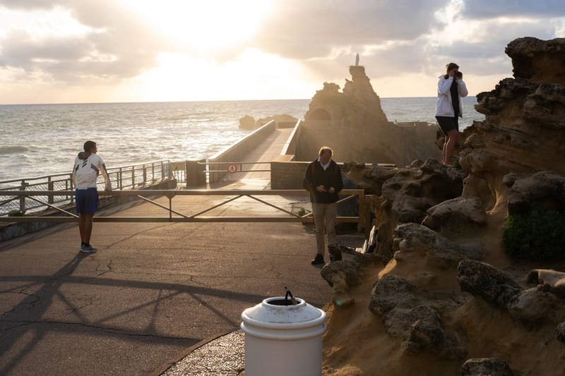 Photo 6037534128011414353 w