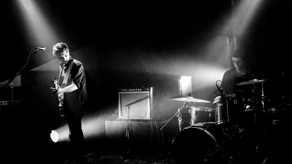 Aaron live on stage with Bonosera