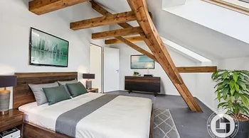 Exklusive 5.5-Zimmer-Dach-Maisonette mit Charme