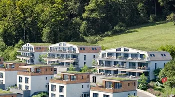 Modernes Wohnen in Grellingen: 4.5-Zimmer-Terrassenwohnung mit Garten