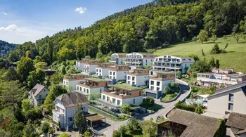 Moderne 4.5-Zimmer-Wohnung mit Terrasse und zusätzlichem Privatgarten