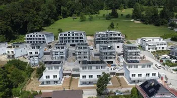 Moderne 4.5-Zimmer-Wohnung mit Terrasse und zusätzlichem Privatgarten