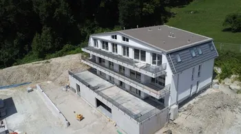 Moderne 4.5-Zimmer-Wohnung mit Terrasse und zusätzlichem Privatgarten