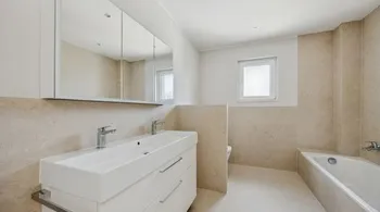 Grosszügige 4.5-Zimmer-Wohnung an sonniger Hanglage