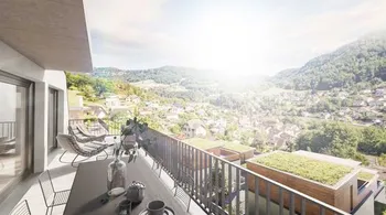 Lichtdurchflutete 3.5-Zimmer-Dachwohnung in exklusiver Hanglage