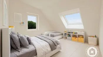 Lichtdurchflutete 3.5-Zimmer-Dachwohnung in exklusiver Hanglage