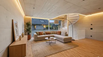 Luxuriöses Townhouse-Wohnen mit atemberaubendem Atrium und modernem Design