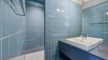 Luxuriöses Townhouse-Wohnen mit atemberaubendem Atrium und modernem Design