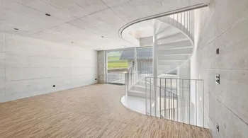 Luxuriöses Townhouse-Wohnen mit atemberaubendem Atrium und modernem Design