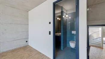 Luxuriöses Townhouse-Wohnen mit atemberaubendem Atrium und modernem Design