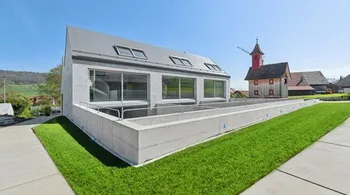 Luxuriöses Townhouse-Wohnen mit atemberaubendem Atrium und modernem Design