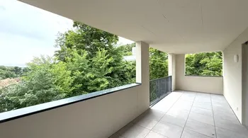 Sommer-Aktion - jetzt profitieren: 50% Rabatt auf die erste Miete! 
Erleben Sie urbanen Chic mit Terrasse und hochwertiger Küche