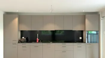 Sommer-Aktion - jetzt profitieren: 50% Rabatt auf die erste Miete! 
Erleben Sie urbanen Chic mit Terrasse und hochwertiger Küche