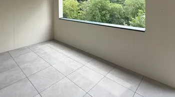 Sommer-Aktion - jetzt profitieren: 50% Rabatt auf die erste Miete! 
Erleben Sie urbanen Chic mit Terrasse und hochwertiger Küche