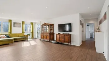 Moderne 4.5-Zimmer-Attika mit Terrassen in Weiach