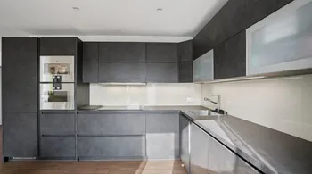 Moderne 4.5-Zimmer-Attika mit Terrassen in Weiach