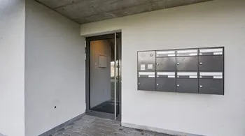 Moderne 4.5-Zimmer-Attika mit Terrassen in Weiach