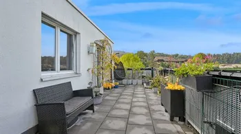Moderne 4.5-Zimmer-Attika mit Terrassen in Weiach