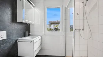 Moderne 4.5-Zimmer-Attika mit Terrassen in Weiach