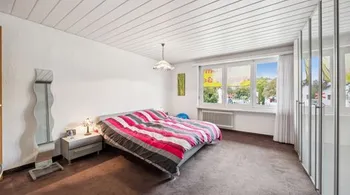 Vielseitiges Wohn- und Geschäftshaus - Oberentfelden, 10 Zimmer