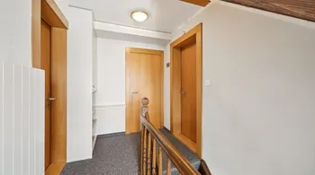 Vielseitiges Wohn- und Geschäftshaus - Oberentfelden, 10 Zimmer