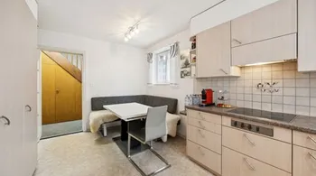 Vielseitiges Wohn- und Geschäftshaus - Oberentfelden, 10 Zimmer