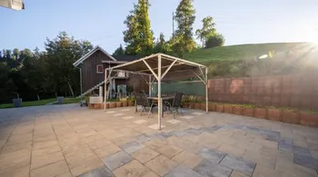 Voll vermietetes Generationenhaus mit Remise inmitten in der Natur