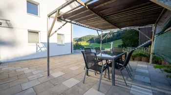 Voll vermietetes Generationenhaus mit Remise inmitten in der Natur