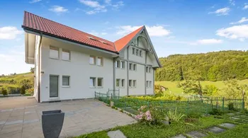 Voll vermietetes Generationenhaus mit Remise inmitten in der Natur