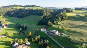 Voll vermietetes Generationenhaus mit Remise inmitten in der Natur