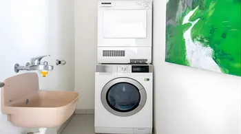 Pfäffikon SZ: Helle 2.5-Zi.-Gartenwohnung mit Garage