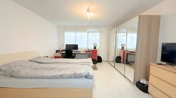 Pfäffikon SZ: Helle 2.5-Zi.-Gartenwohnung mit Garage