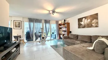 Pfäffikon SZ: Helle 2.5-Zi.-Gartenwohnung mit Garage