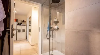 Moderne 3.5-Zimmer-Gartenwohnung mit grossem Aussenbereich, Toffen