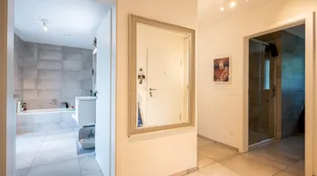 Moderne 3.5-Zimmer-Gartenwohnung mit grossem Aussenbereich, Toffen