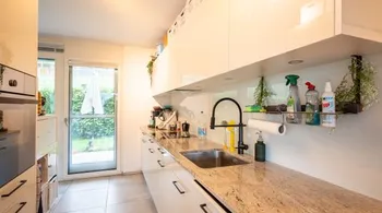 Moderne 3.5-Zimmer-Gartenwohnung mit grossem Aussenbereich, Toffen