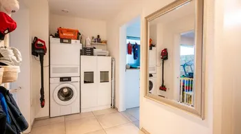 Moderne 3.5-Zimmer-Gartenwohnung mit grossem Aussenbereich, Toffen