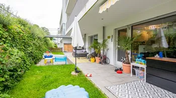 Moderne 3.5-Zimmer-Gartenwohnung mit grossem Aussenbereich, Toffen