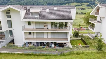 Moderne 3.5-Zimmer-Gartenwohnung mit grossem Aussenbereich, Toffen