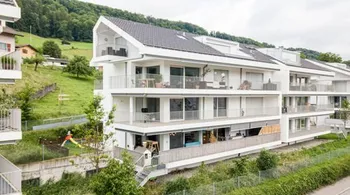 Moderne 3.5-Zimmer-Gartenwohnung mit grossem Aussenbereich, Toffen