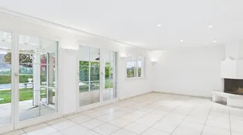 Wohntraum für Familien – 5.5 Zimmer, Pool, Garten & Bergblick