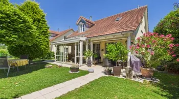 Wohntraum für Familien – 5.5 Zimmer, Pool, Garten & Bergblick