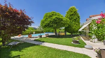 Wohntraum für Familien – 5.5 Zimmer, Pool, Garten & Bergblick