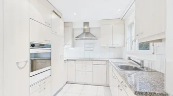 Wohntraum für Familien – 5.5 Zimmer, Pool, Garten & Bergblick