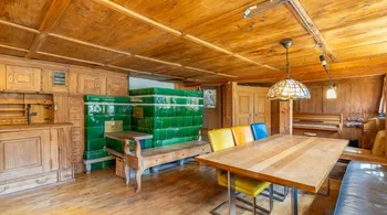 8.5-Zimmer Riegelhaus mit Ausbaupotenzial