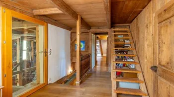 8.5-Zimmer Riegelhaus mit Ausbaupotenzial