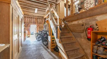 8.5-Zimmer Riegelhaus mit Ausbaupotenzial