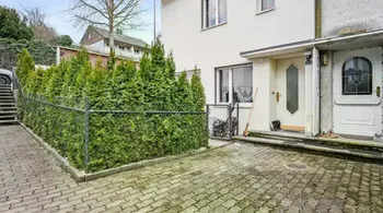 4.5-Zimmer-Reiheneckhaus mit Garten & Pool in Oberwil kaufen