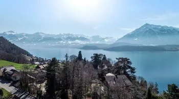 Haus A. W-Ost /3.5-Zimmer-Gartenwohnung an begehrter Lage in Gunten