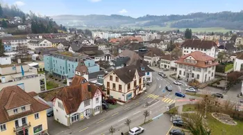 Zentrales Wohn-/Geschäftshaus mit 3 Wohnungen in Schöftland